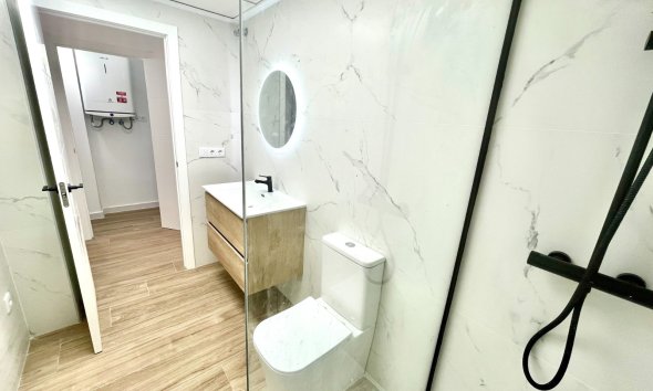 Resale - Townhouse / Terraced House - Daya Vieja