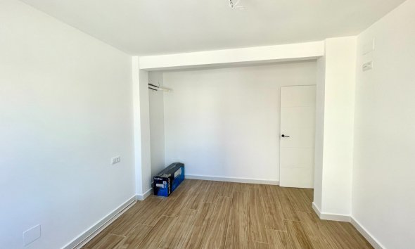 Resale - Townhouse / Terraced House - Daya Vieja