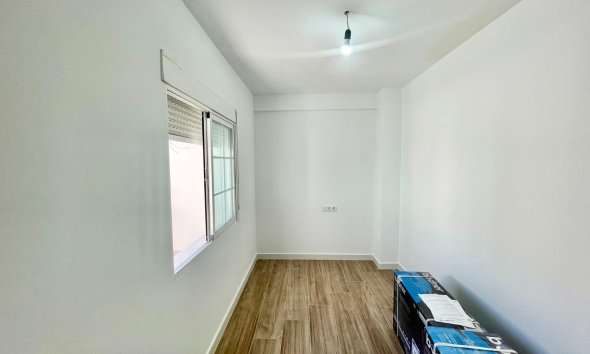Resale - Townhouse / Terraced House - Daya Vieja