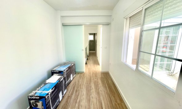 Resale - Townhouse / Terraced House - Daya Vieja