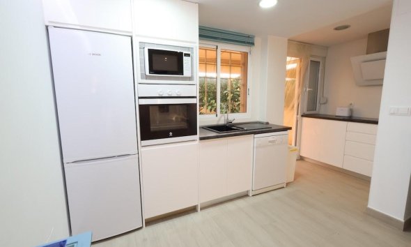 Resale - Apartment - Orihuela Costa - Campoamor
