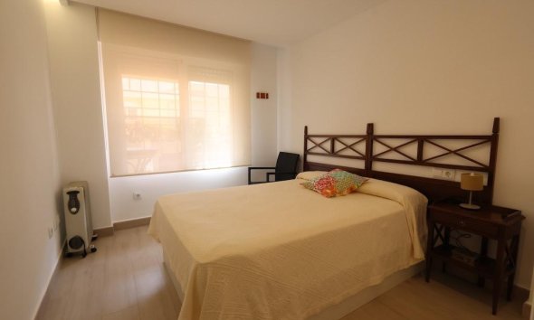 Resale - Apartment - Orihuela Costa - Campoamor