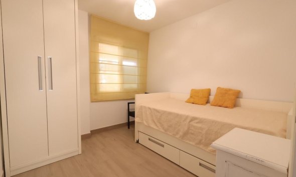 Resale - Apartment - Orihuela Costa - Campoamor