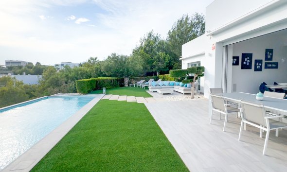 Resale - Villa - Orihuela Costa - Las Colinas Golf