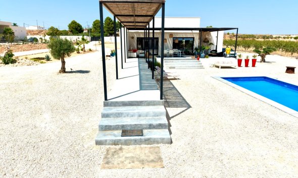 Reventa - Villa / Casa - Pinoso