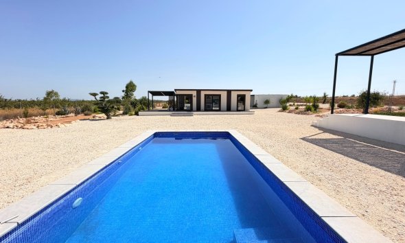 Reventa - Villa / Casa - Pinoso