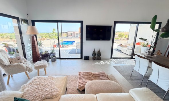 Reventa - Villa / Casa - Pinoso