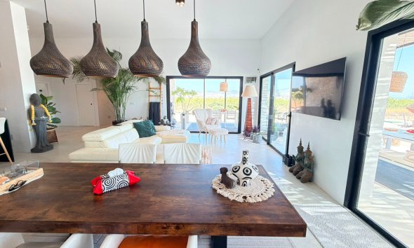 Reventa - Villa / Casa - Pinoso