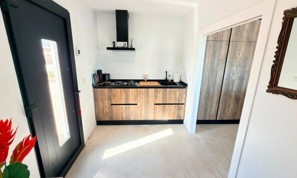 Reventa - Villa / Casa - Pinoso