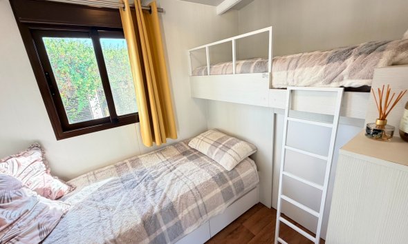 Reventa - Villa / Casa - Pinoso