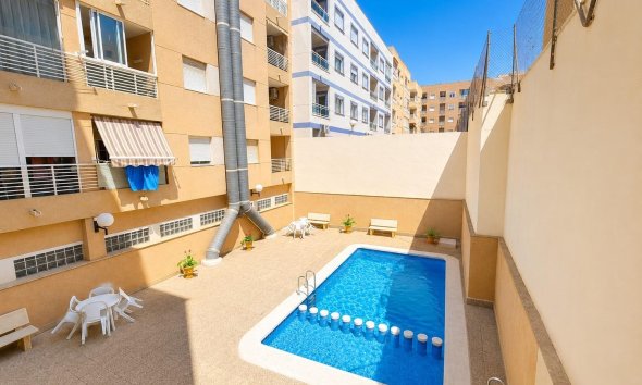 Resale - Apartment - Torrevieja - Estacion de autobuses
