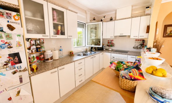 Resale - Villa - Torrevieja - La Siesta