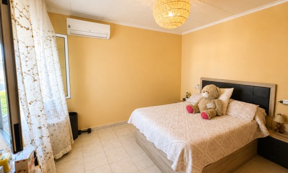 Resale - Villa - Torrevieja - La Siesta