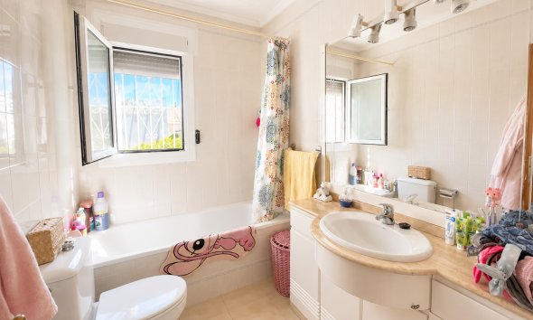 Resale - Villa - Torrevieja - La Siesta