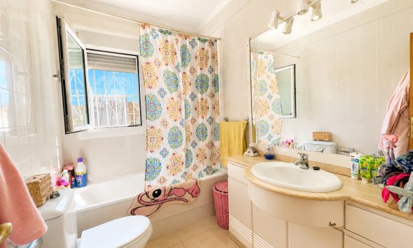 Resale - Villa - Torrevieja - La Siesta