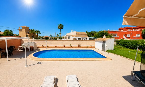 Resale - Villa - Torrevieja - La Siesta