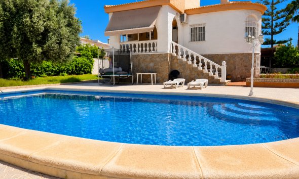 Resale - Villa - Torrevieja - La Siesta