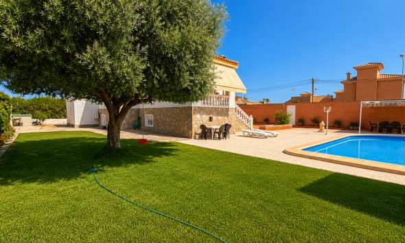 Resale - Villa - Torrevieja - La Siesta
