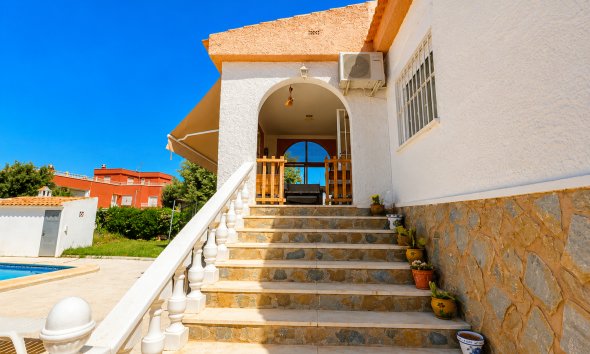 Resale - Villa - Torrevieja - La Siesta