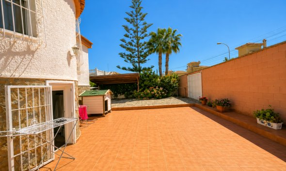 Resale - Villa - Torrevieja - La Siesta