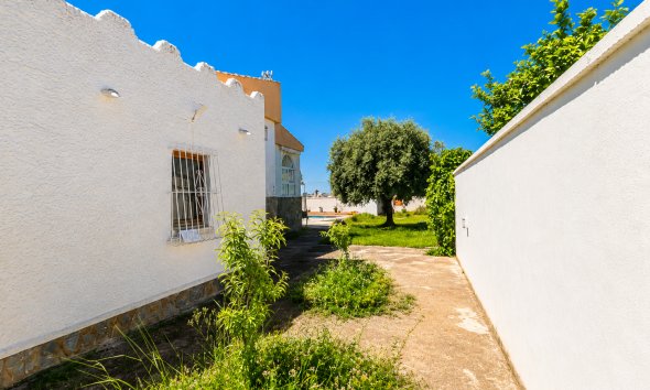 Resale - Villa - Torrevieja - La Siesta