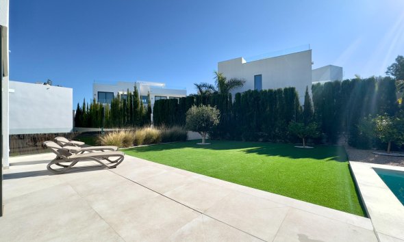 Resale - Villa - Orihuela - Las Colinas Golf