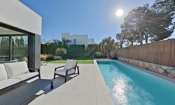 Resale - Villa - Orihuela - Las Colinas Golf