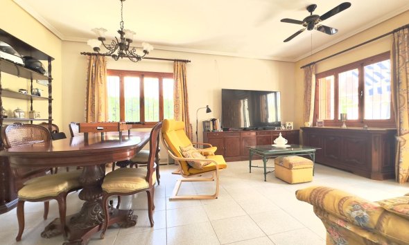 Resale - Villa - Orihuela Costa - La Zenia