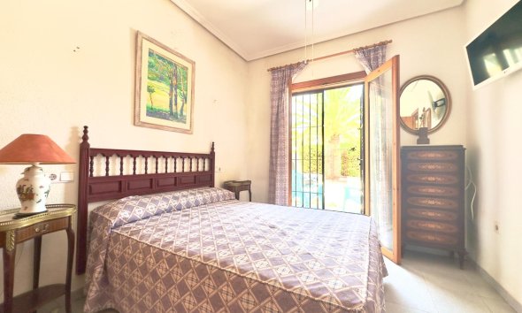 Resale - Villa - Orihuela Costa - La Zenia