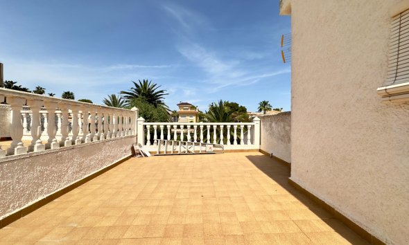 Resale - Villa - Orihuela Costa - La Zenia