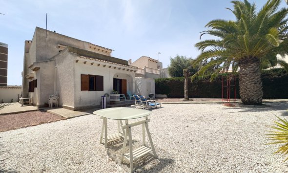 Resale - Villa - Orihuela Costa - La Zenia