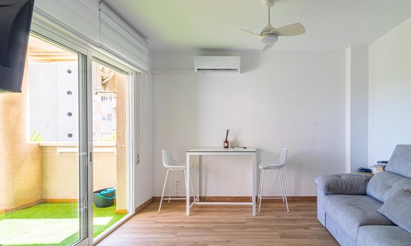 Resale - Apartment - Orihuela Costa - Campoamor