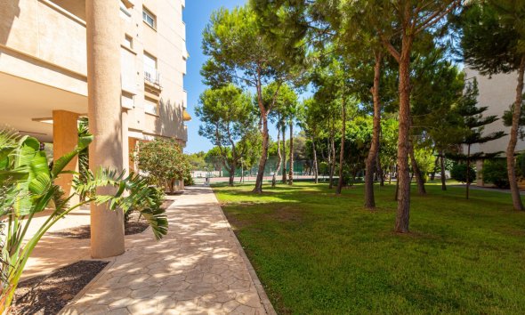 Resale - Apartment - Orihuela Costa - Campoamor