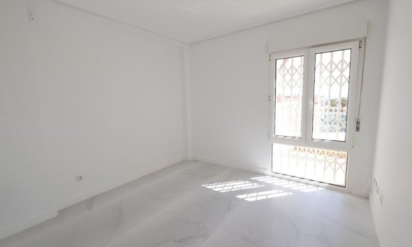 Resale - Apartment - Orihuela Costa - Cabo Roig