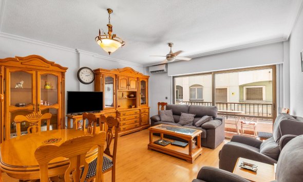 Resale - Apartment - Torrevieja - Paseo maritimo