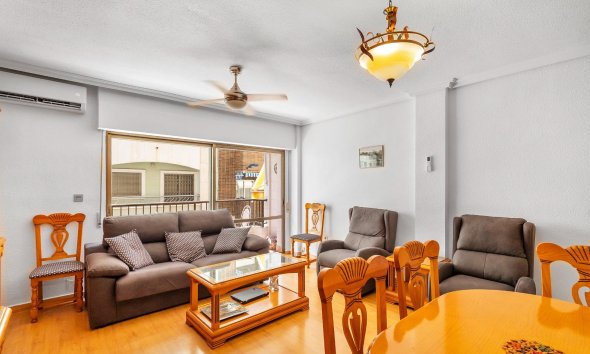 Resale - Apartment - Torrevieja - Paseo maritimo