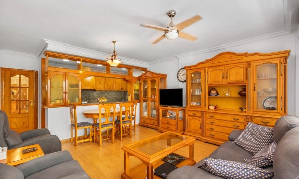 Resale - Apartment - Torrevieja - Paseo maritimo