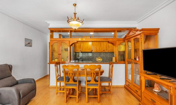 Resale - Apartment - Torrevieja - Paseo maritimo