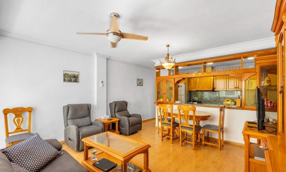 Resale - Apartment - Torrevieja - Paseo maritimo