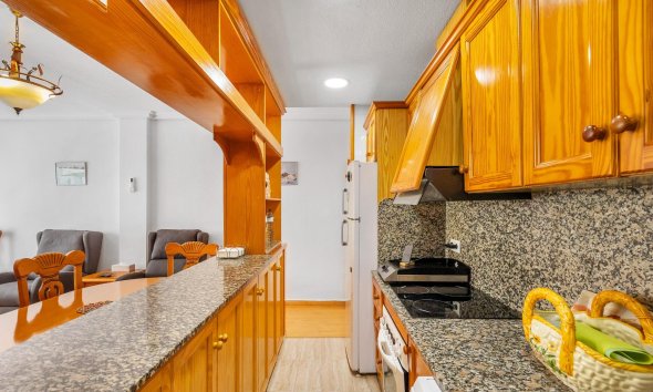 Resale - Apartment - Torrevieja - Paseo maritimo