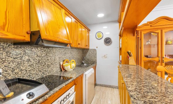 Resale - Apartment - Torrevieja - Paseo maritimo