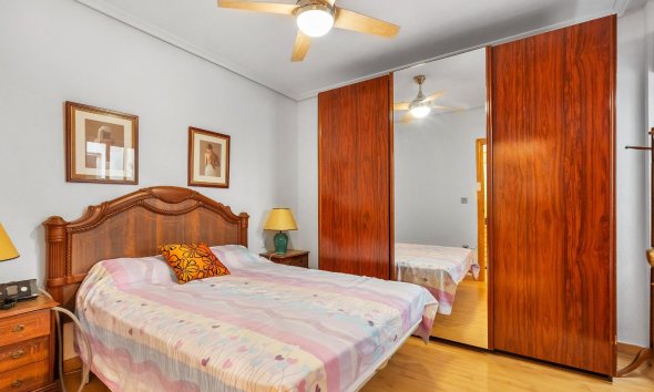 Resale - Apartment - Torrevieja - Paseo maritimo