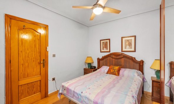 Resale - Apartment - Torrevieja - Paseo maritimo
