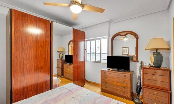 Resale - Apartment - Torrevieja - Paseo maritimo