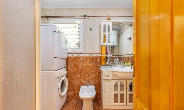 Resale - Apartment - Torrevieja - Paseo maritimo