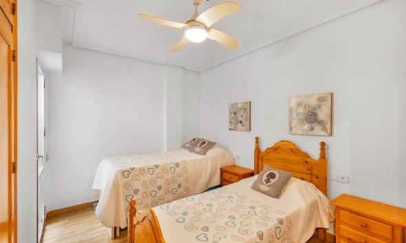 Resale - Apartment - Torrevieja - Paseo maritimo