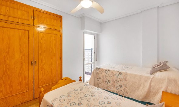 Resale - Apartment - Torrevieja - Paseo maritimo