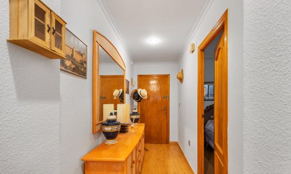 Resale - Apartment - Torrevieja - Paseo maritimo