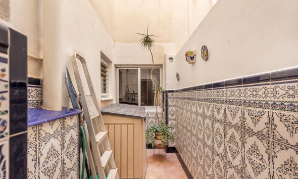 Resale - Apartment - Torrevieja - Paseo maritimo