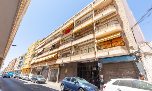 Resale - Apartment - Torrevieja - Paseo maritimo